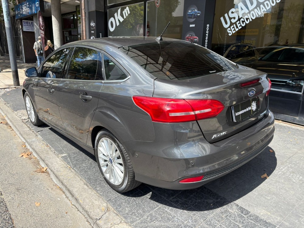 Ford Focus III Titanium sedan — foto 6